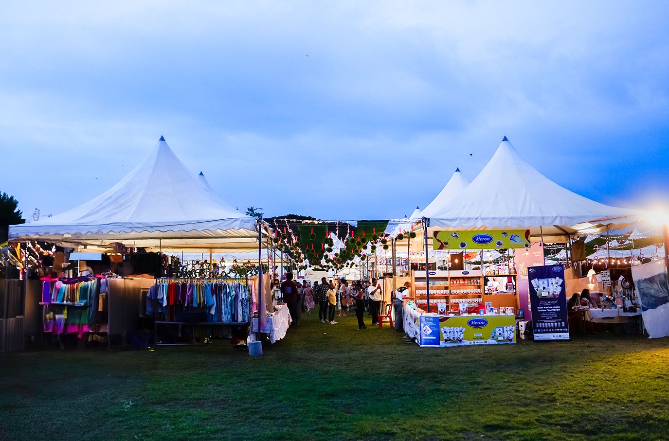 ONFLEAK KOCHI - Mistletoes and candycanes